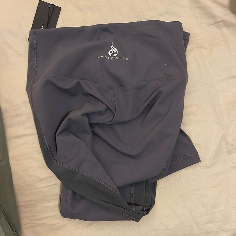 Women's Gray and Dark Gray Leggings - Picture 4 of 7